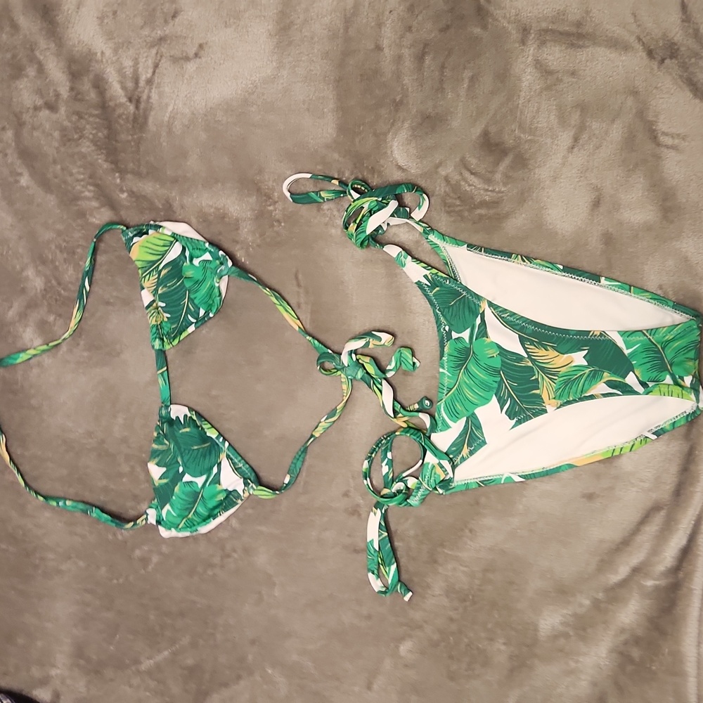 Cute triangle plant print bikini